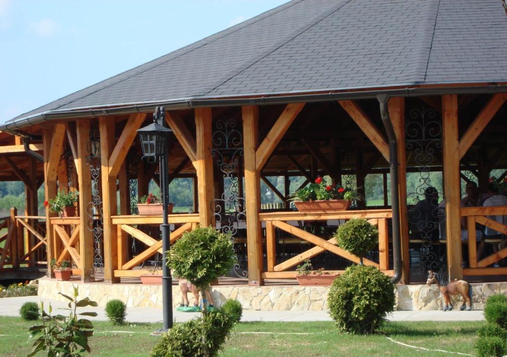 Pension La Taticu Săcălăşeni Exterior foto