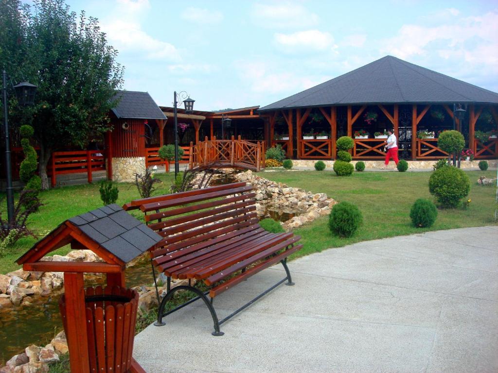 Pension La Taticu Săcălăşeni Exterior foto
